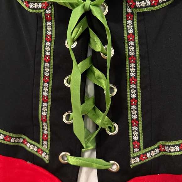 Women’s “Bavarian Beauty” Beer Maid Halloween Costume, M/L - Picture 5 of 12